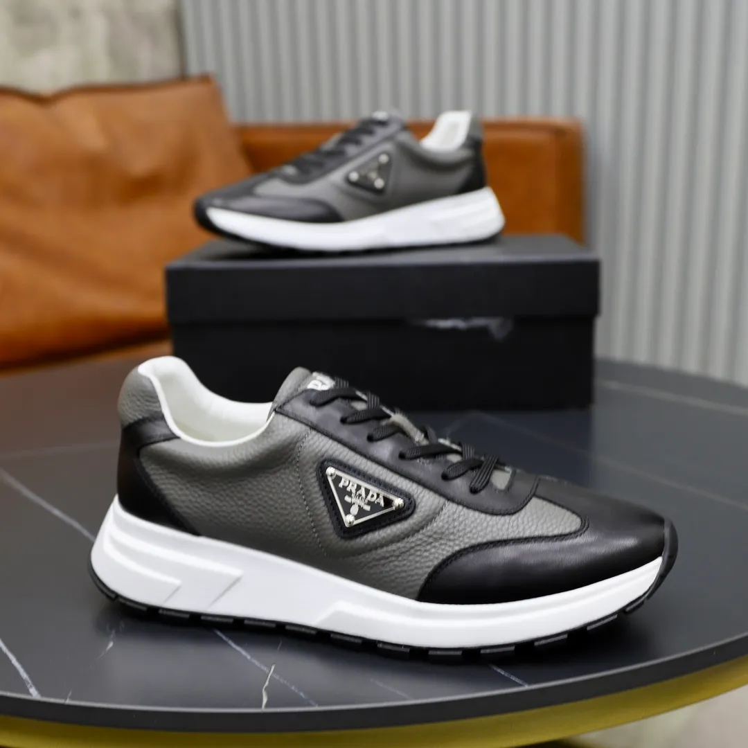 Factory price: 720💰Top original order Brand: PRADA (Prada) Standard code: Men's size 38/44 (45 can be customized) Grade: Same as the official website Material: Original cowhide leather lining Original combination two-color wear-resistant soft outsole Style category: Leisure and sports version Young fashion European and American trend British style Color: Actual picture color